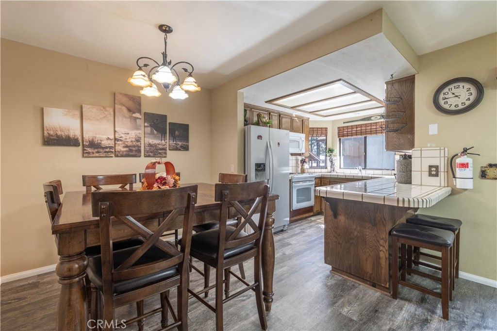 569 Summit Boulevard 6