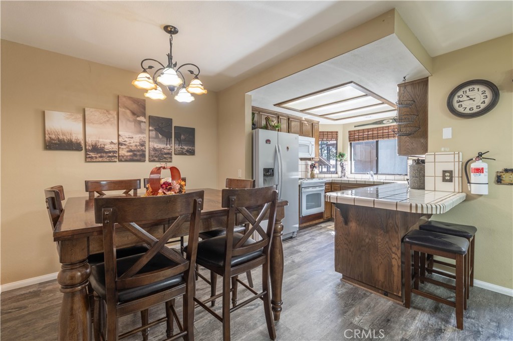 569 Summit Boulevard 6