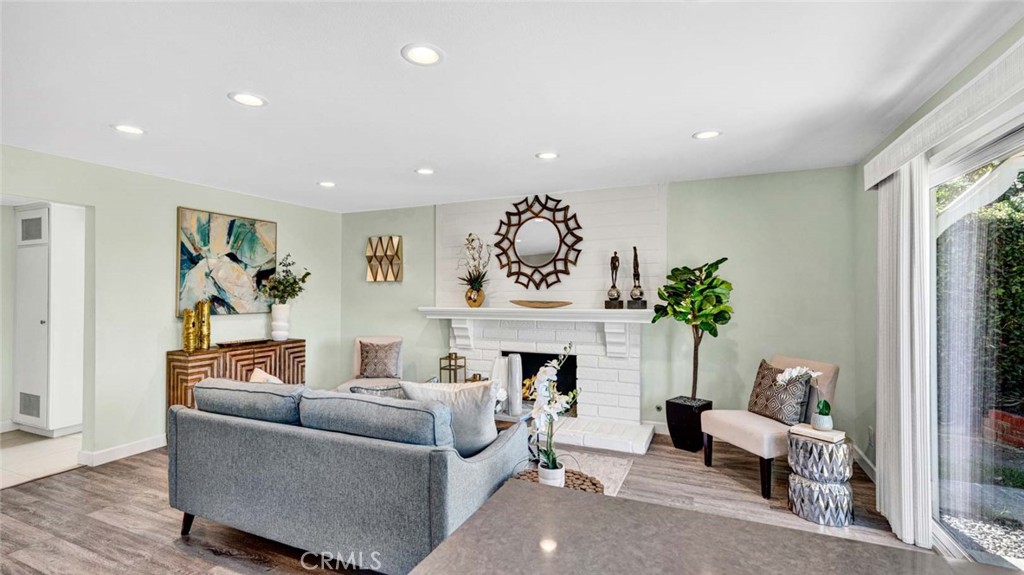 9831 Cloverdale Avenue