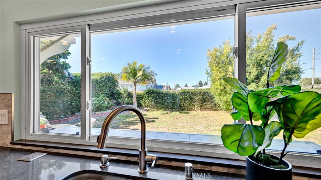 9831 Cloverdale Avenue