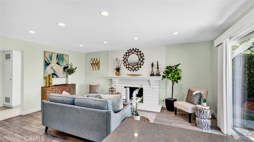 9831 Cloverdale Avenue