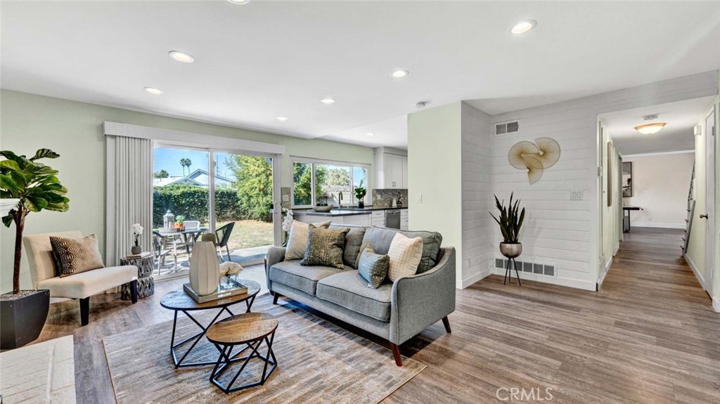 9831 Cloverdale Avenue