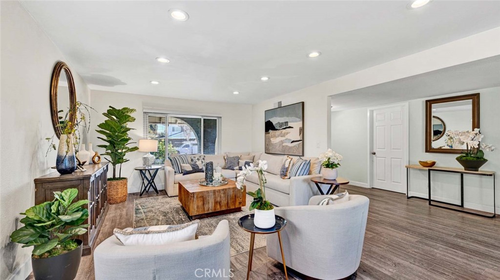 9831 Cloverdale Avenue