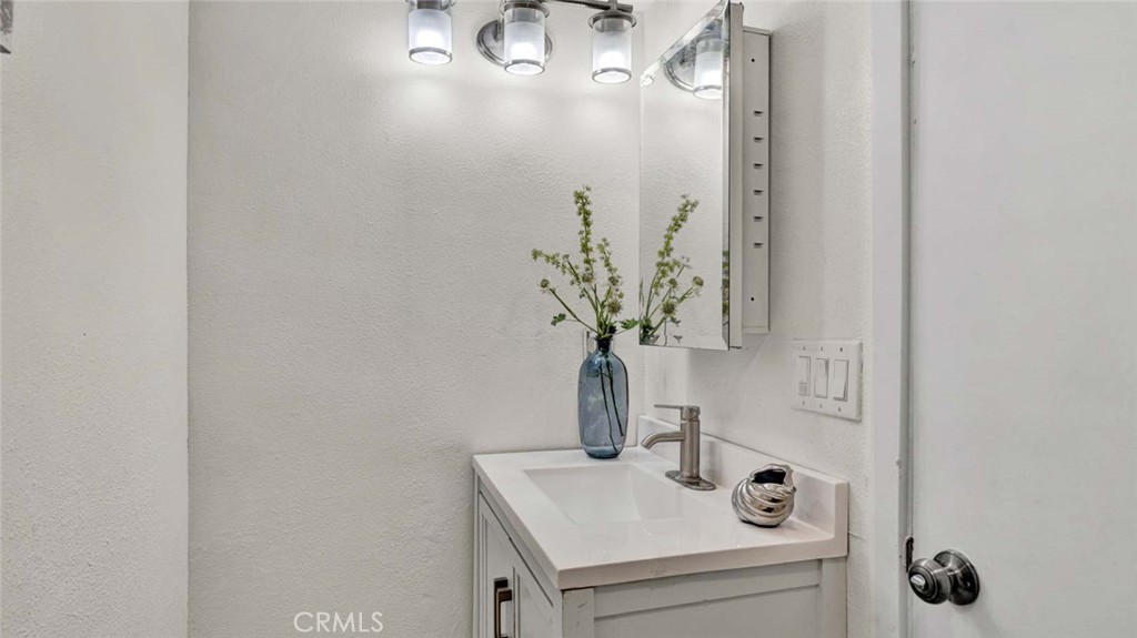 9831 Cloverdale Avenue