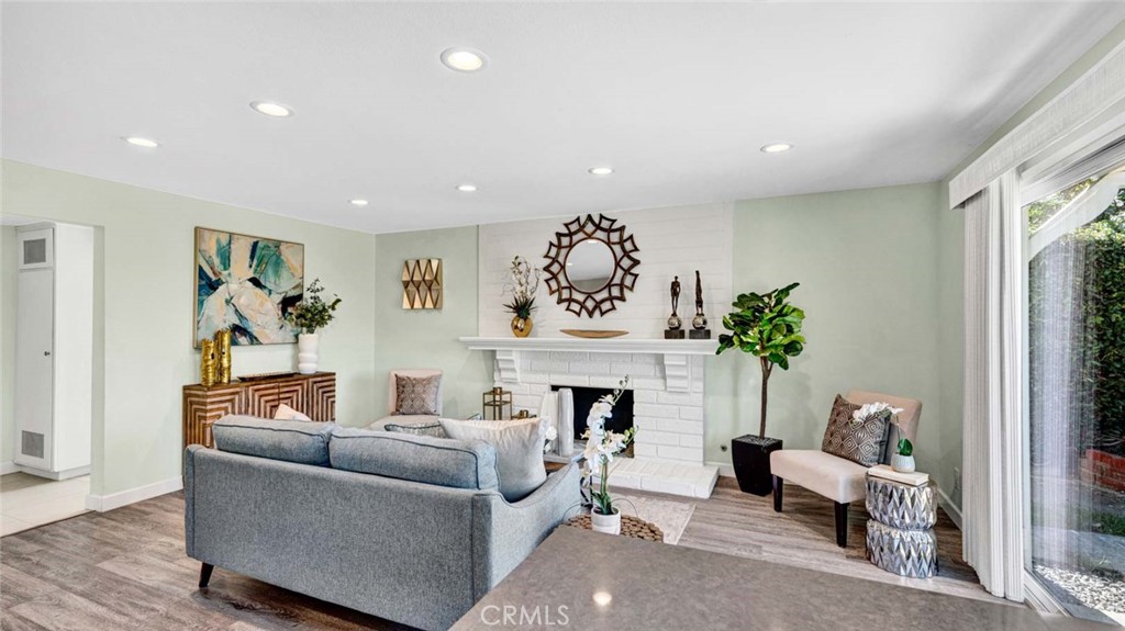 9831 Cloverdale Avenue