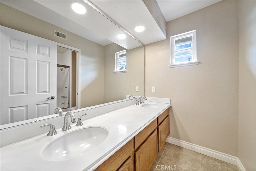 2846 W Calle Esteban