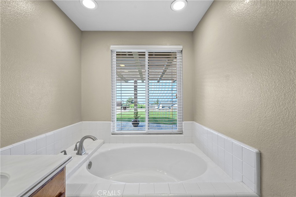 2846 W Calle Esteban