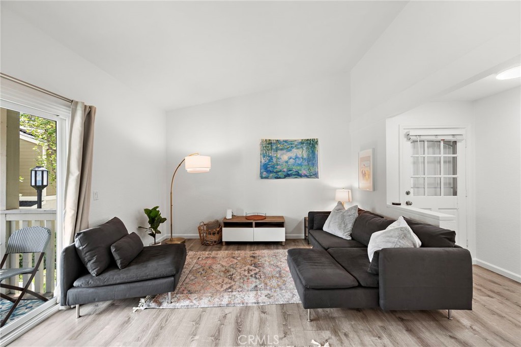 26166 Los Viveros 222