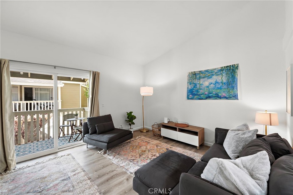 26166 Los Viveros 222