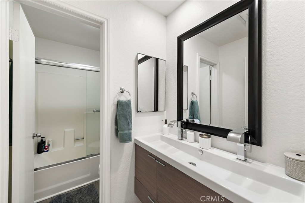 26166 Los Viveros 222