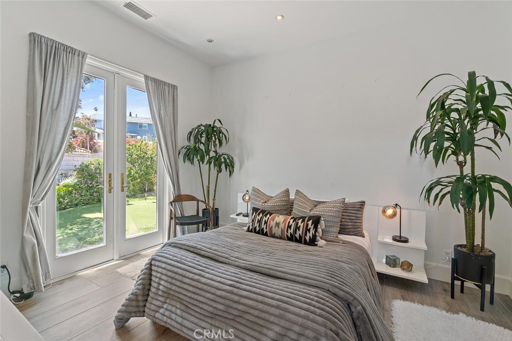 11823 Willard Avenue