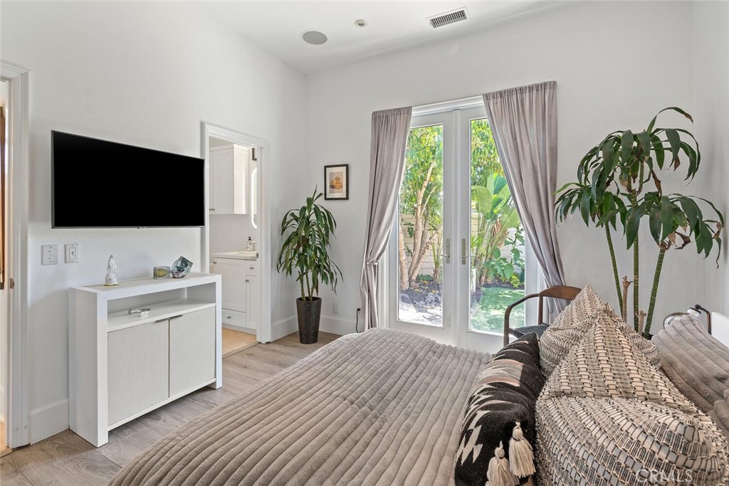 11823 Willard Avenue