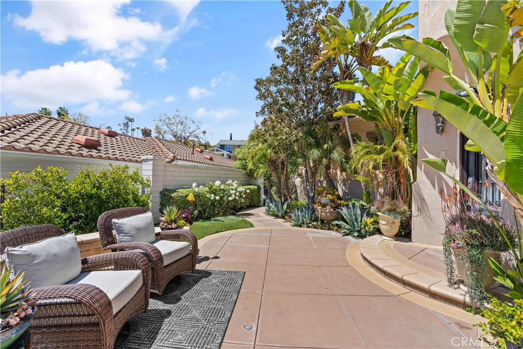 11823 Willard Avenue