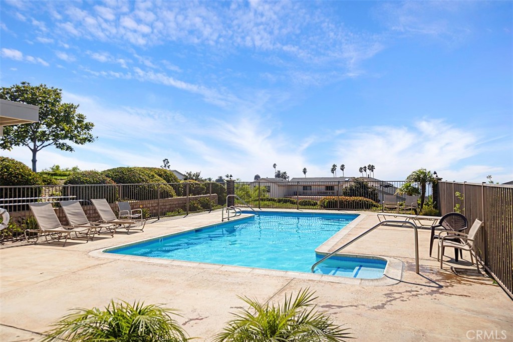 151 Avenida Adobe