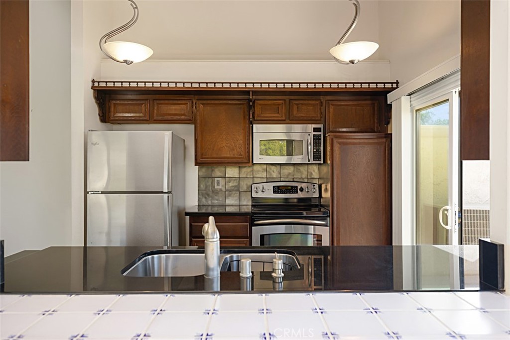 151 Avenida Adobe
