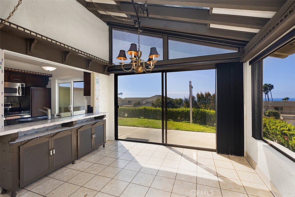 151 Avenida Adobe
