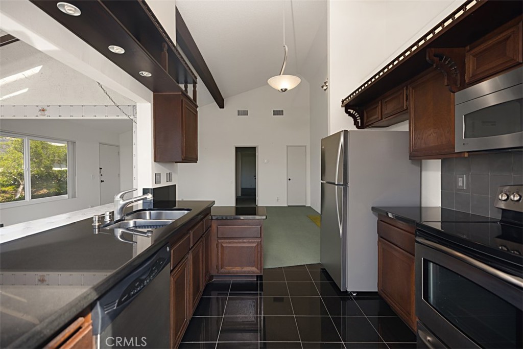 151 Avenida Adobe