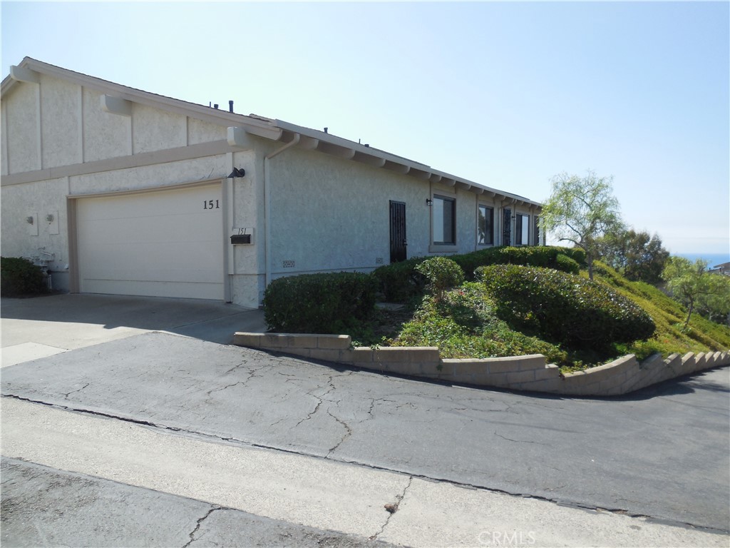 151 Avenida Adobe