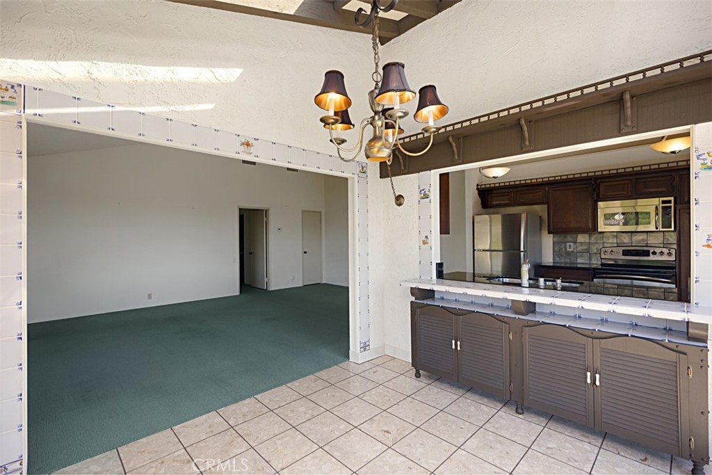 151 Avenida Adobe