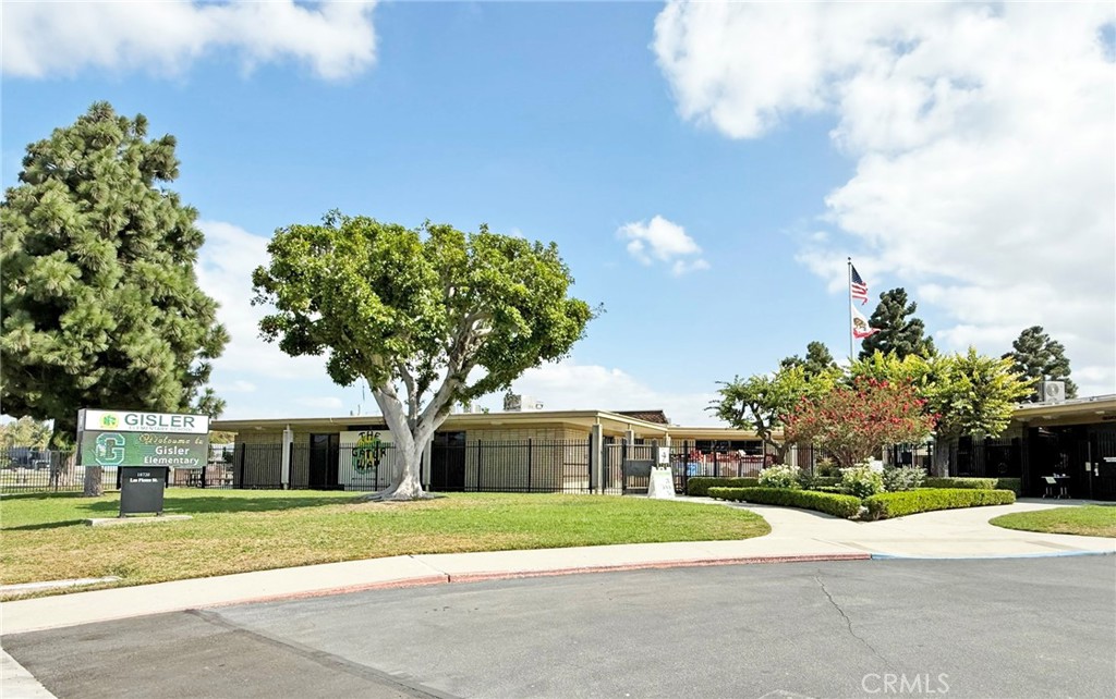 10200 Peregrine Circle