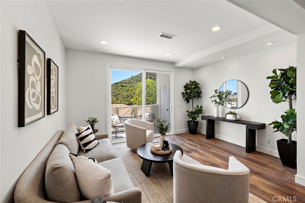 30902 Clubhouse 44J