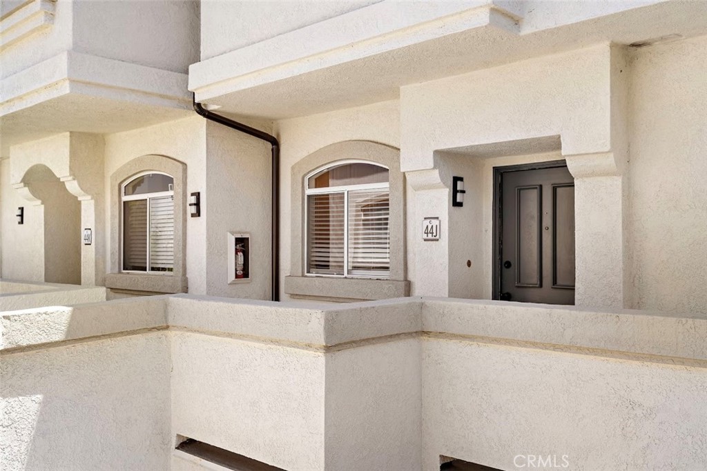 30902 Clubhouse 44J