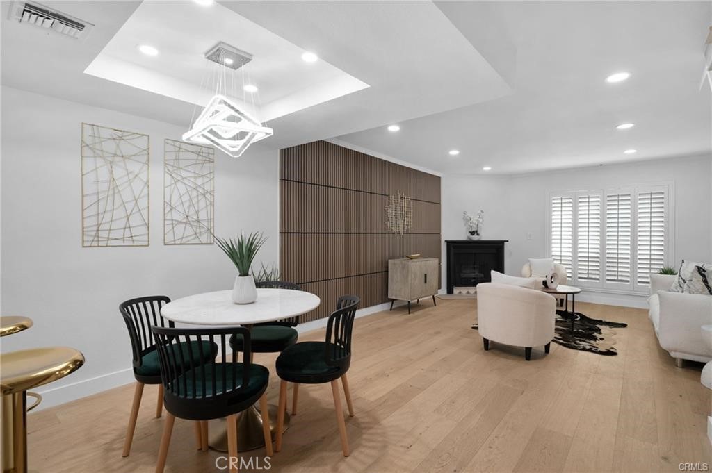 11119 Camarillo St Toluca Lake