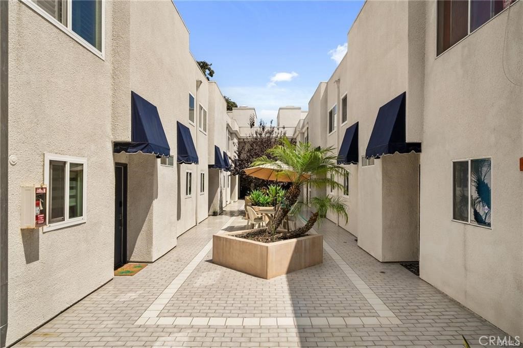 11119 Camarillo St Toluca Lake