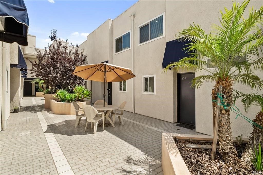 11119 Camarillo St Toluca Lake