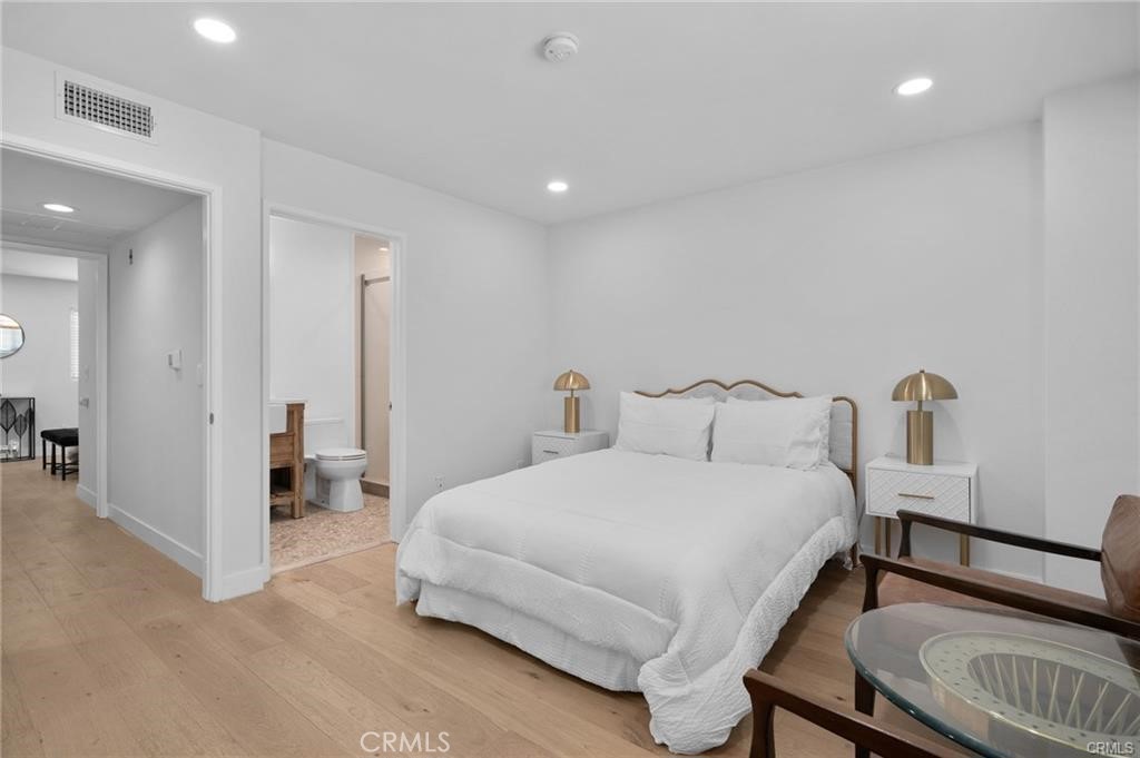 11119 Camarillo St Toluca Lake