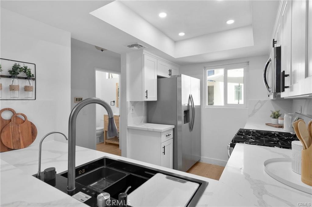 11119 Camarillo St Toluca Lake