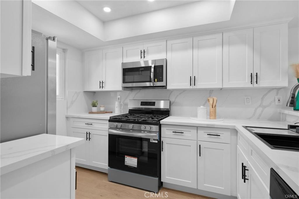 11119 Camarillo St Toluca Lake