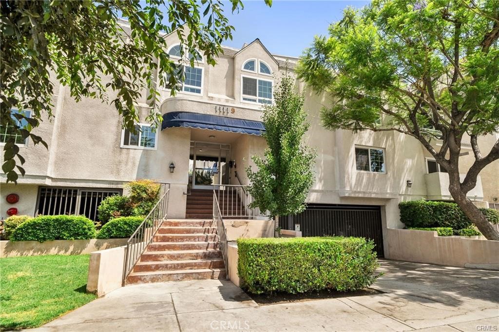 11119 Camarillo St Toluca Lake