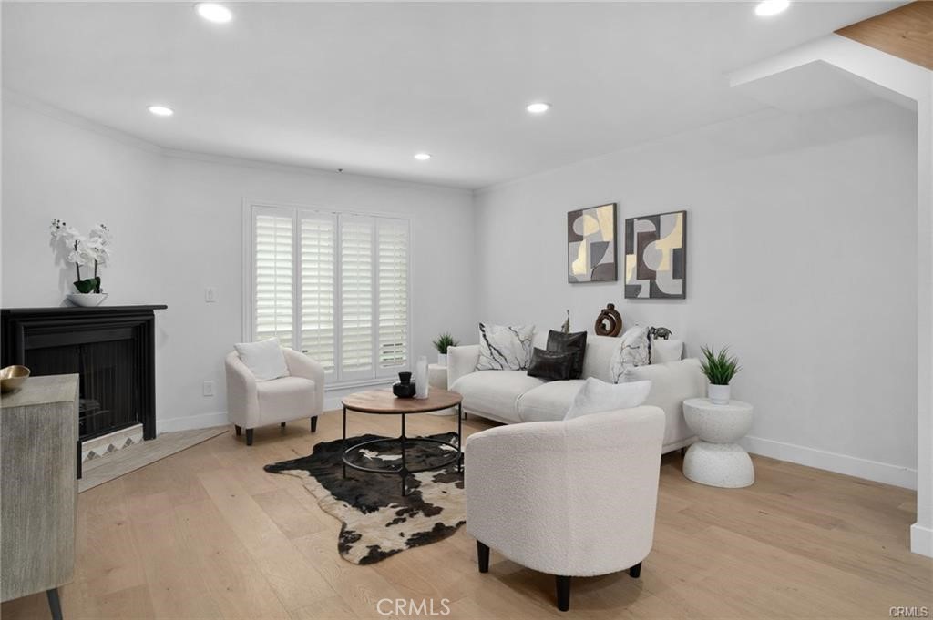 11119 Camarillo St Toluca Lake