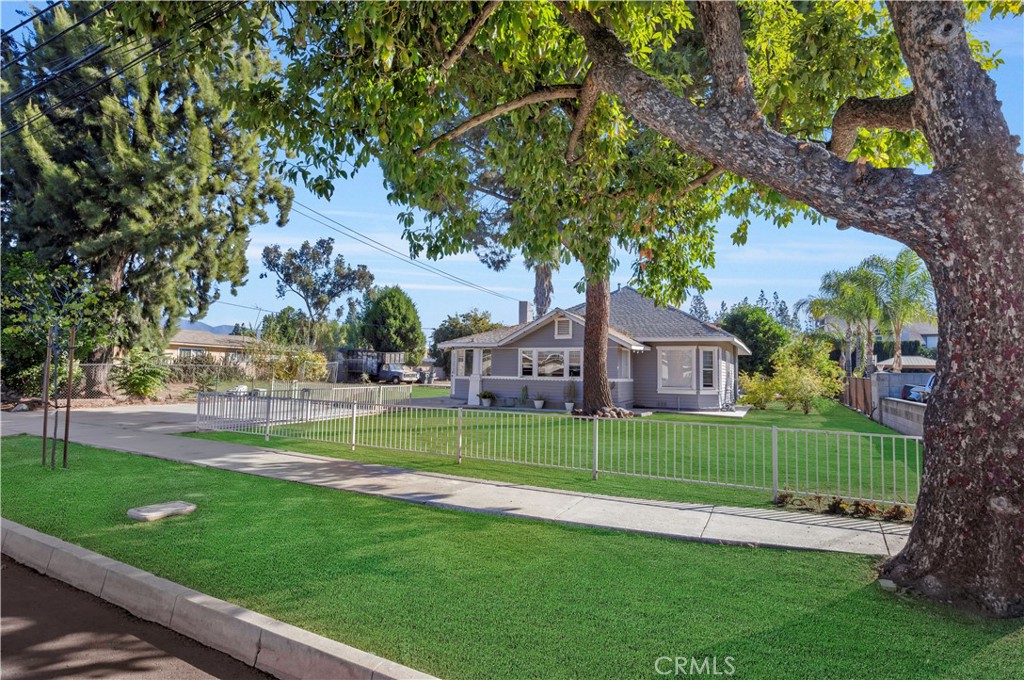 1007 S Magnolia Avenue