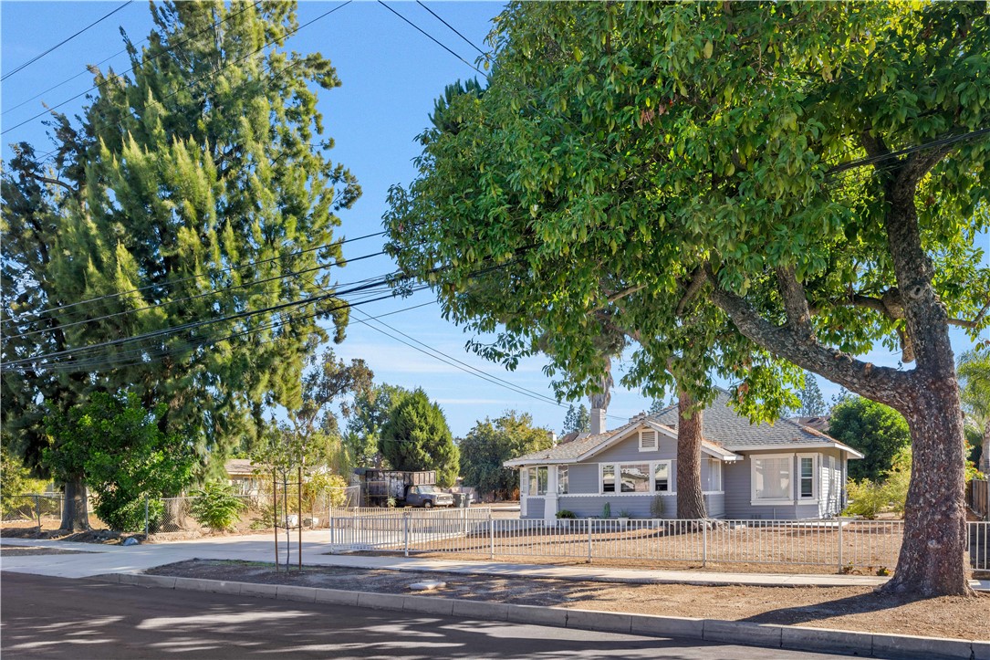 1007 S Magnolia Avenue