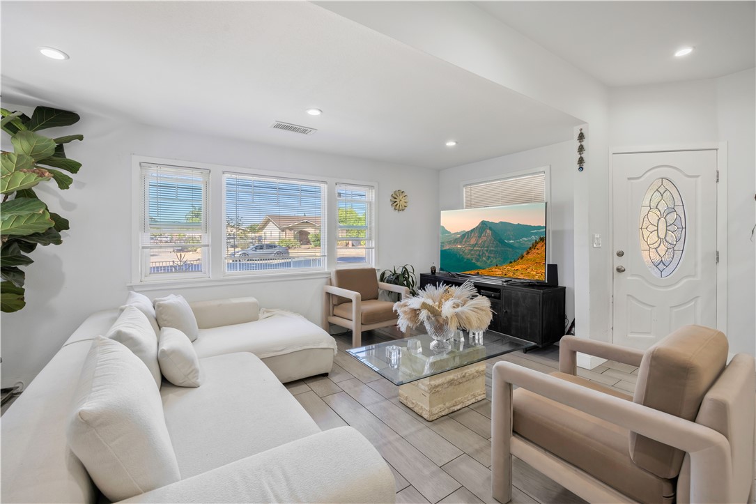 1007 S Magnolia Avenue