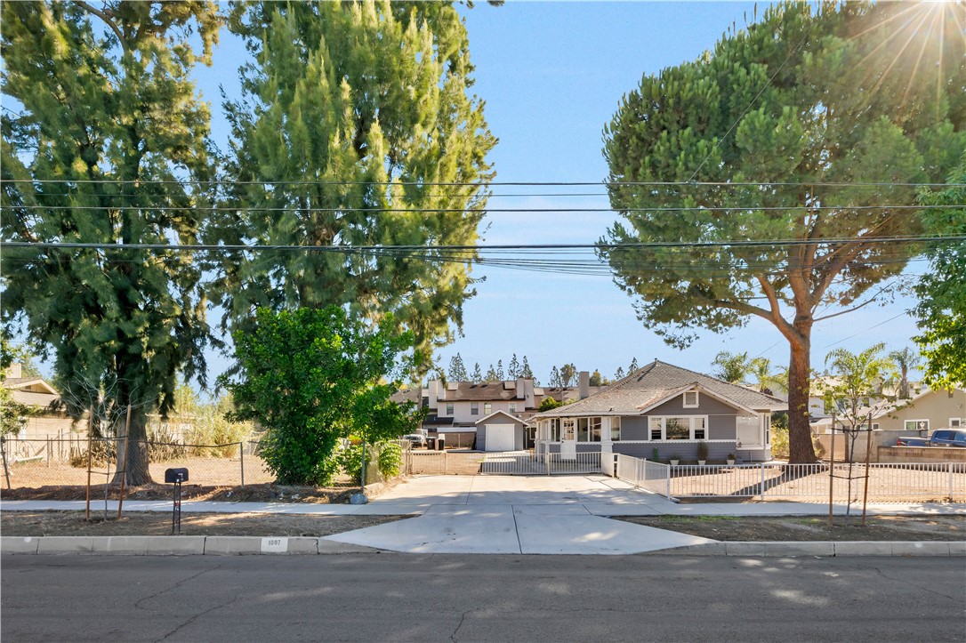 1007 S Magnolia Avenue