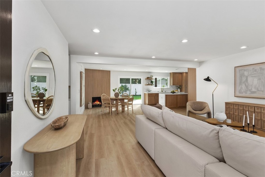 1412 E Quincy Avenue