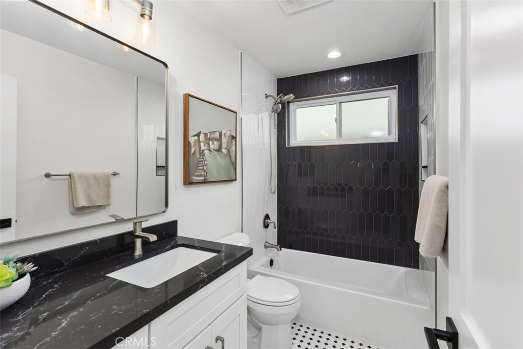 1412 E Quincy Avenue