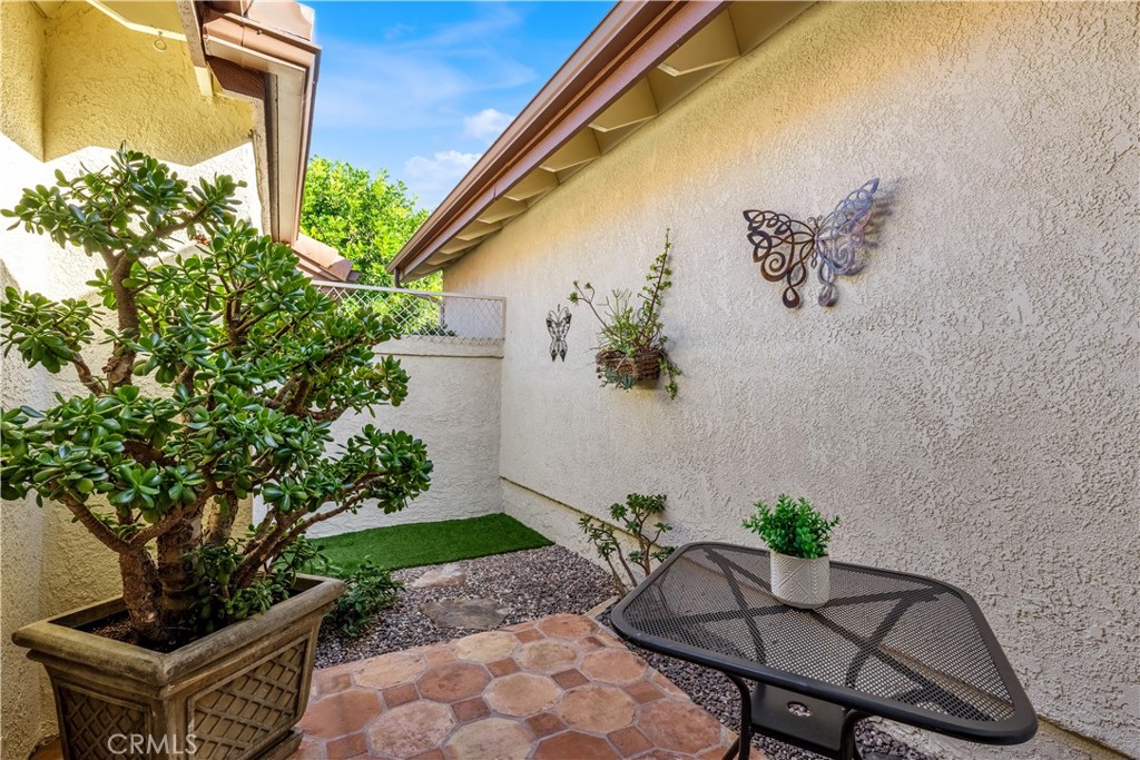 27369 Paseo Placentia