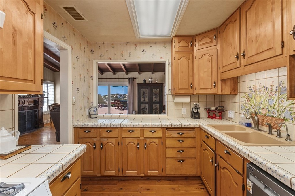 16935 S Pacific Avenue