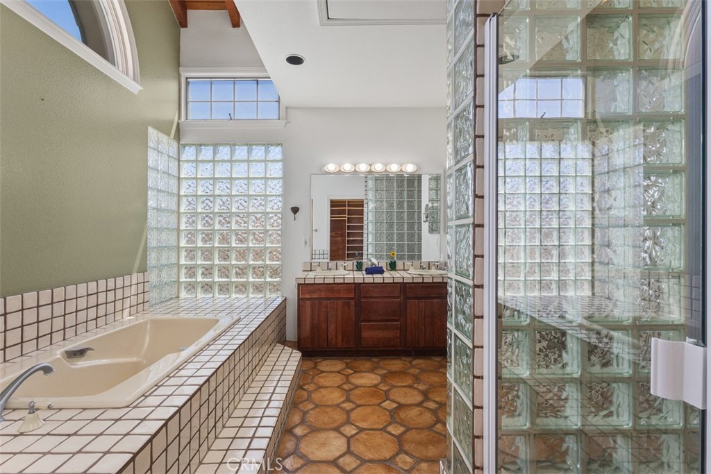 16935 S Pacific Avenue