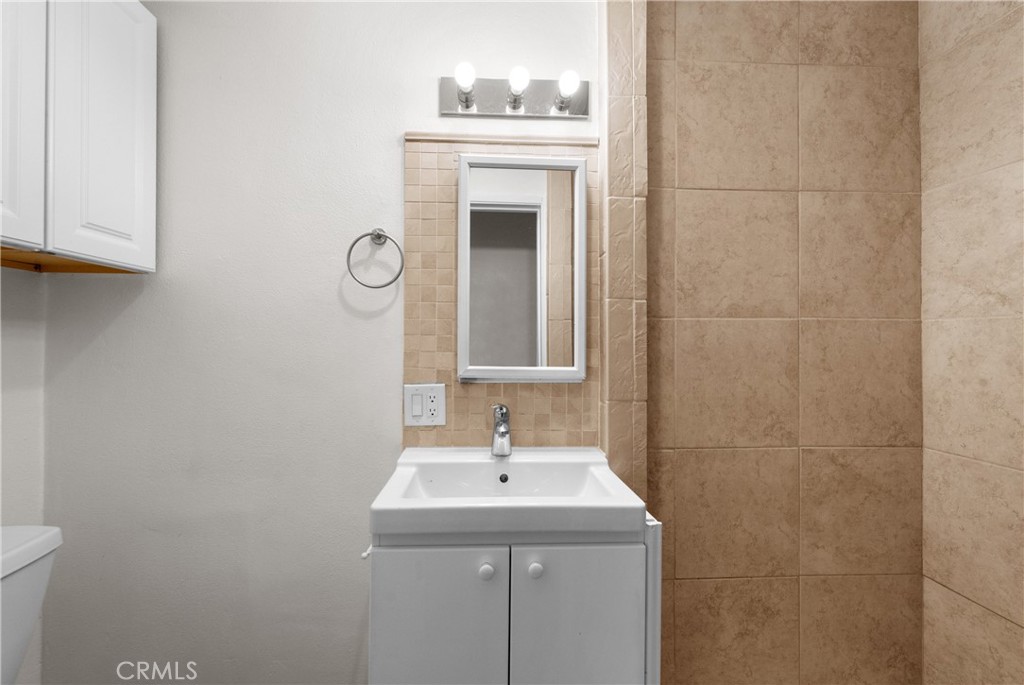 2603 Calle Del Comercio B