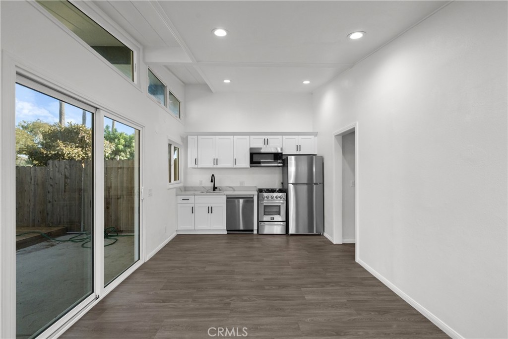 2603 Calle Del Comercio B