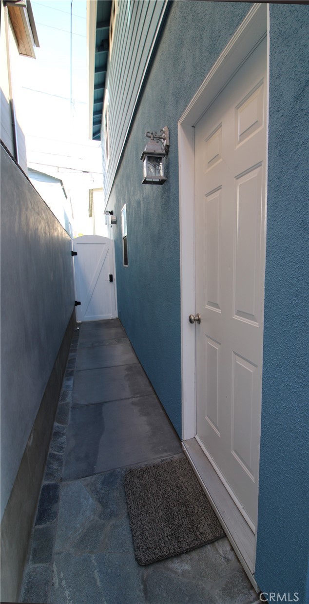 704 1/2 Marigold Avenue