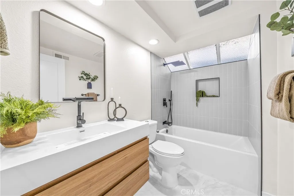 22482 Formentor Unit 15