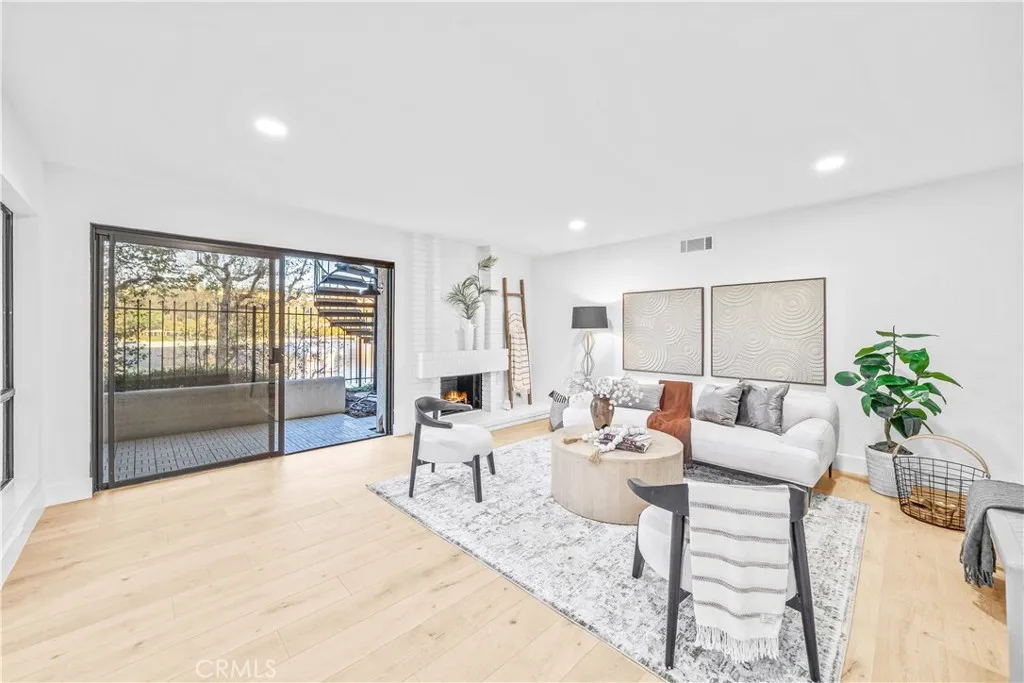 22482 Formentor Unit 15