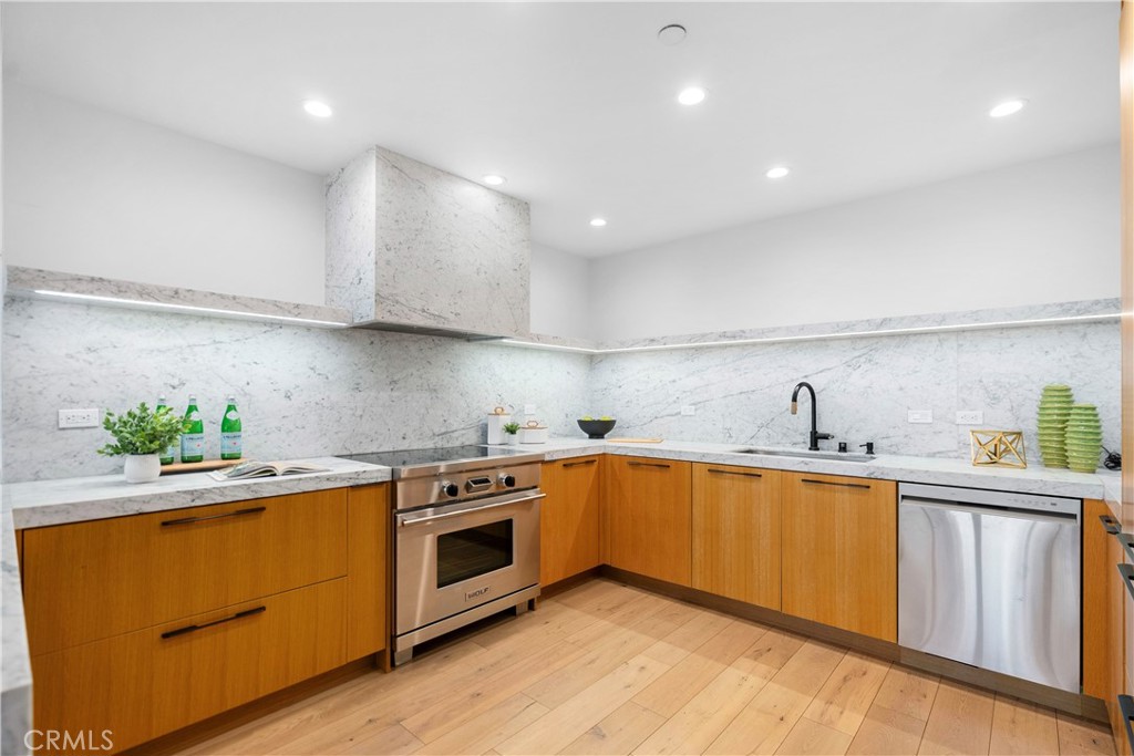 6250 Hollywood Boulevard 14F