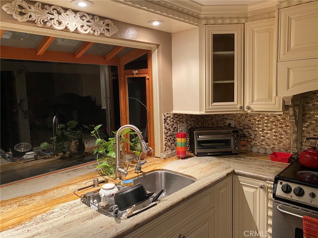 25522 Mackenzie Street